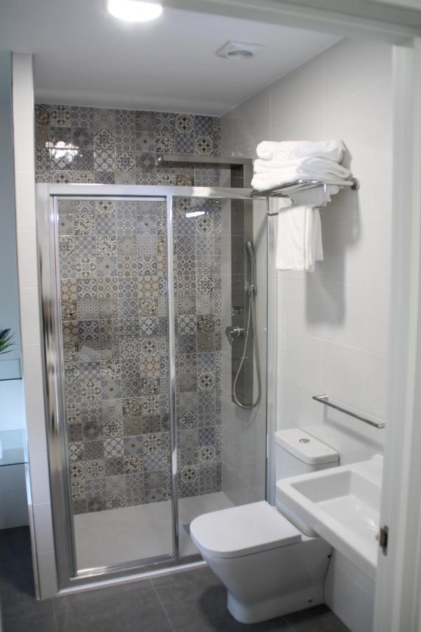 Baixo A Lua Rooming *